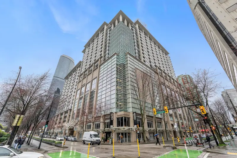 1832 938 SMITHE STREET - photo 1 of 21