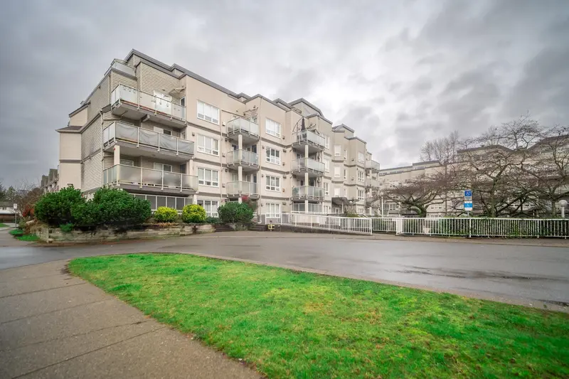 111 14355 103 AVENUE - photo 2 of 25