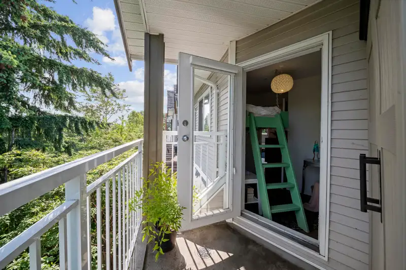 403 1883 E 10TH AVENUE - photo 4 of 22