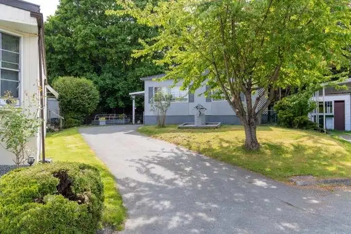 115 8220 KING GEORGE HIGHWAY - photo 2 of 13