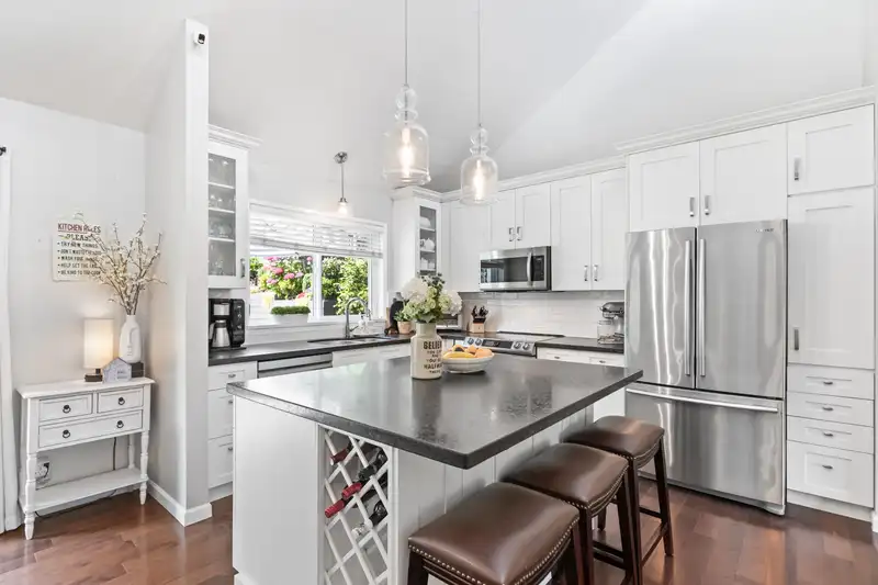 472 RIVERVIEW CRESCENT - photo 2 of 38