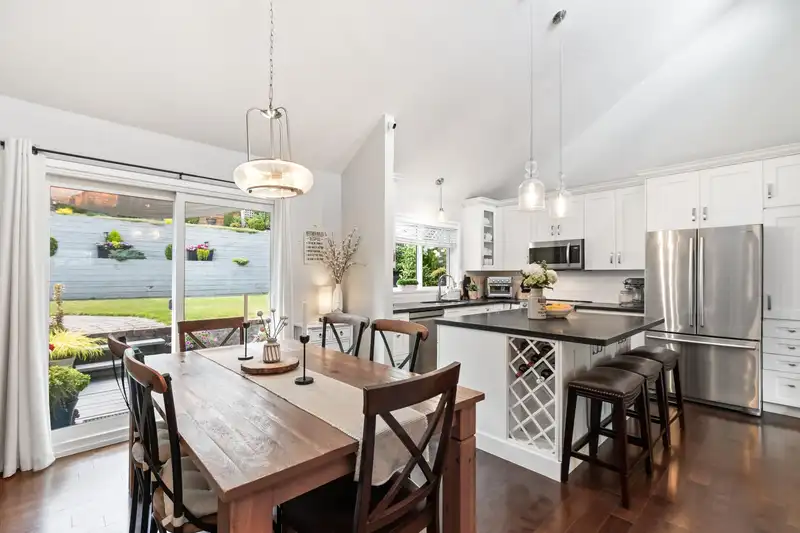 472 RIVERVIEW CRESCENT - photo 3 of 38