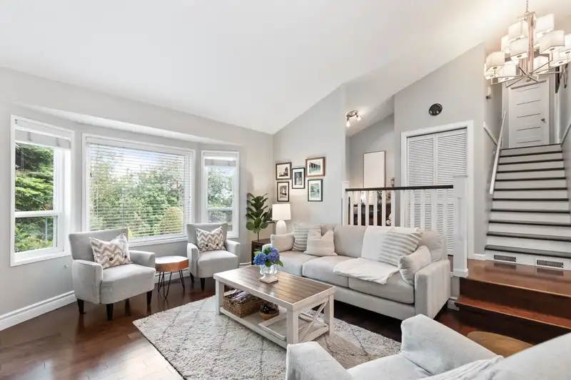 472 RIVERVIEW CRESCENT - photo 4 of 38