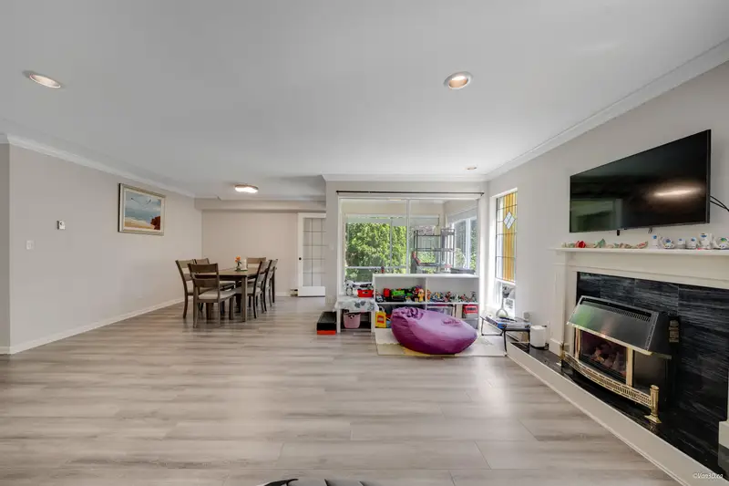 3 1552 EVERALL STREET - photo 4 of 25