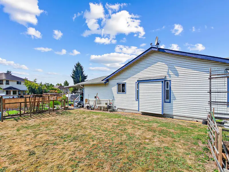 14116 88 AVENUE - photo 4 of 30