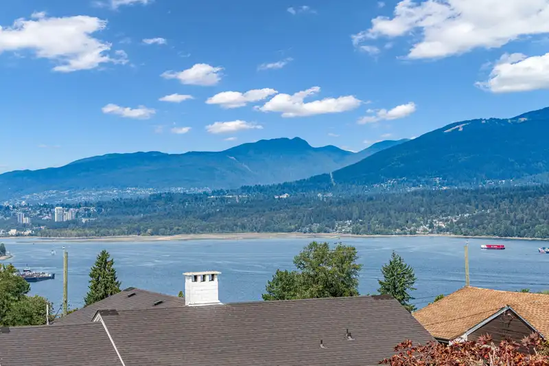 7238 BRAESIDE DRIVE - photo 2 of 33