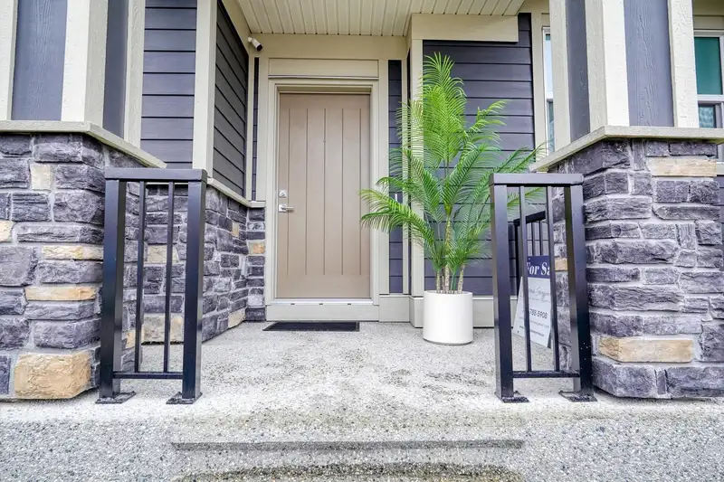 7760 204 STREET - photo 2 of 37