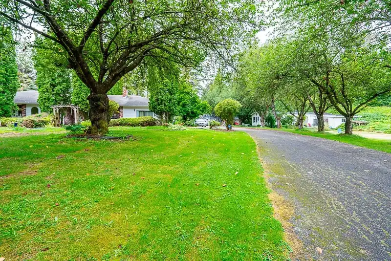25789 8 AVENUE - photo 3 of 39