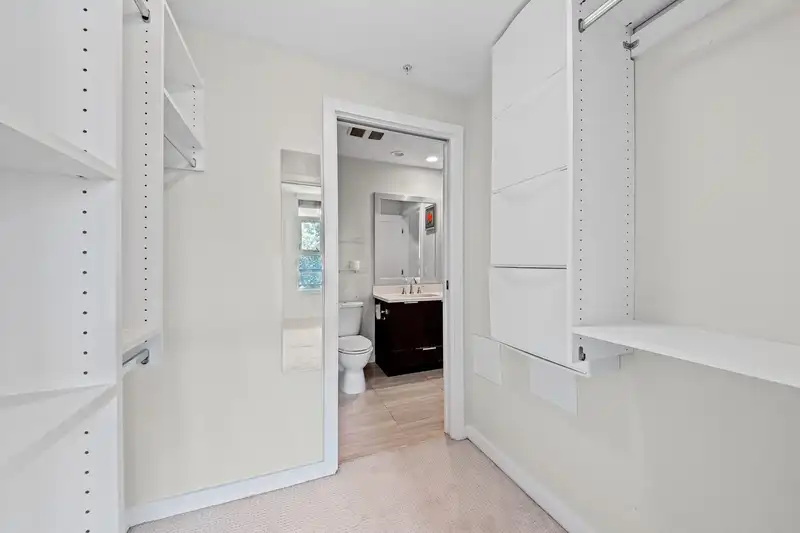 513 3333 SEXSMITH ROAD - photo 4 of 31