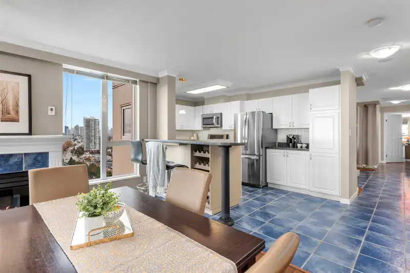 1909 7077 BERESFORD STREET - photo 2 of 40