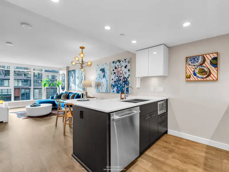 306 1618 QUEBEC STREET - photo 2 of 36