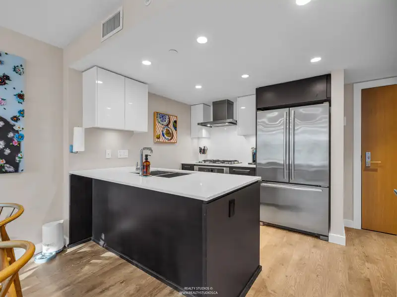 306 1618 QUEBEC STREET - photo 4 of 36