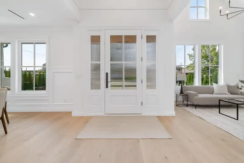 780 E 10TH STREET - photo 2 of 40