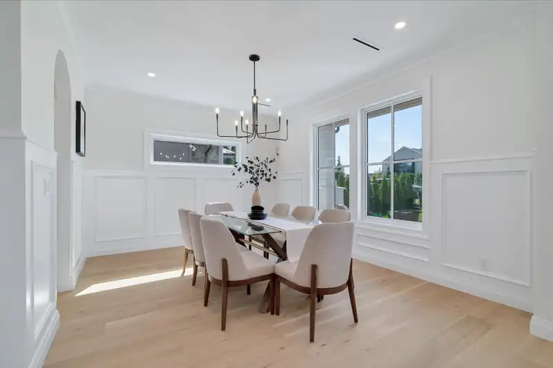 780 E 10TH STREET - photo 4 of 40