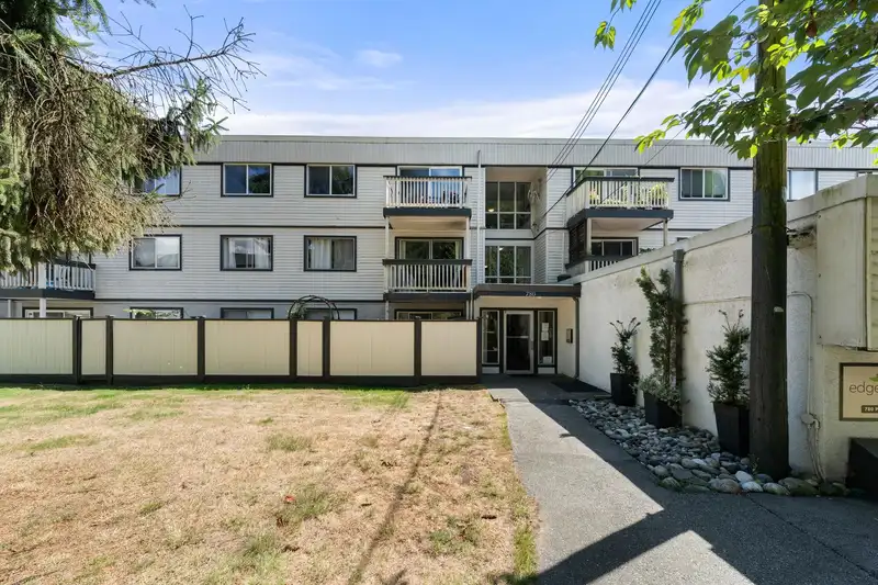 307 780 PREMIER STREET - photo 1 of 20