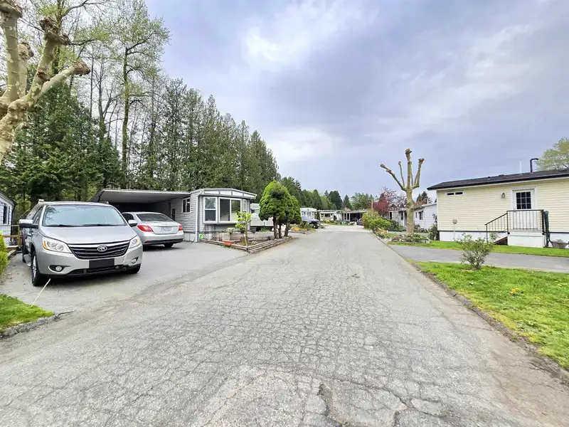 56 8220 KING GEORGE BOULEVARD - photo 2 of 27