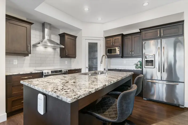 5486 MACLACHLAN PLACE - photo 3 of 25