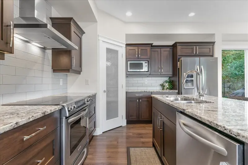 5486 MACLACHLAN PLACE - photo 4 of 25