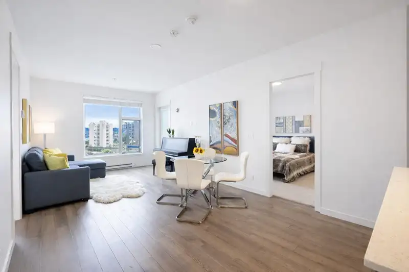 405 1012 AUCKLAND STREET - photo 2 of 28