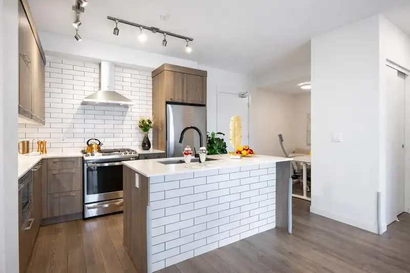 405 1012 AUCKLAND STREET - photo 3 of 28