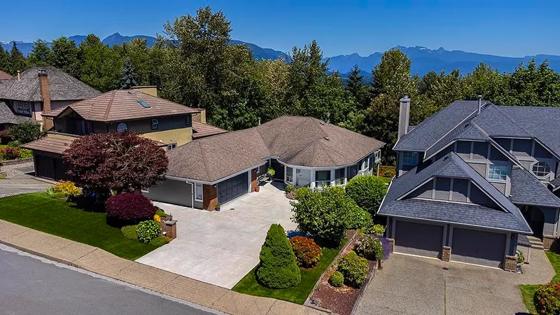 2867 MARA DRIVE - photo 2 of 25