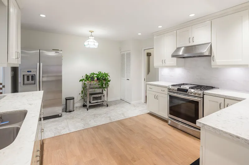 7720 NO. 1 ROAD - photo 4 of 25