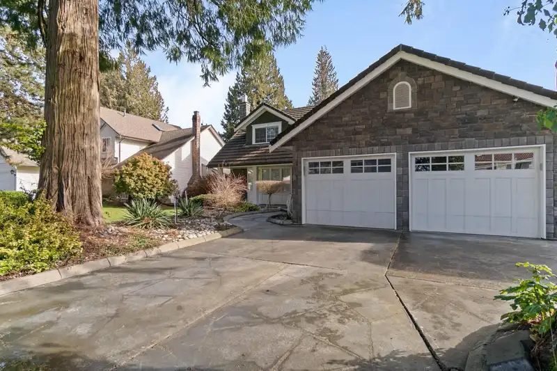 9814 157 STREET - photo 2 of 40