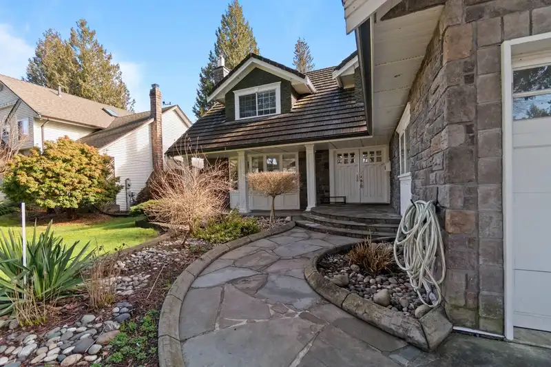9814 157 STREET - photo 3 of 40