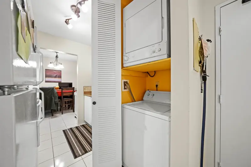 203 9584 MANCHESTER DRIVE - photo 4 of 25