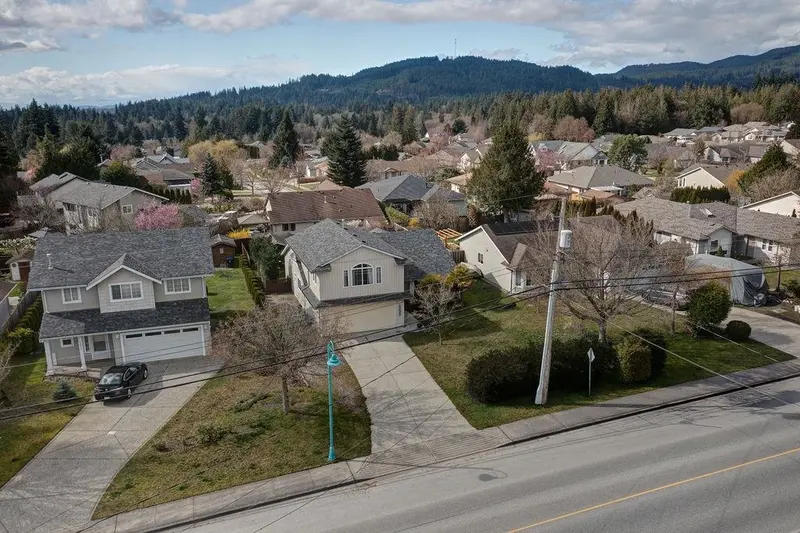 5621 NICKERSON ROAD - photo 2 of 25