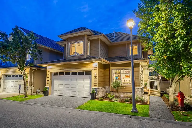 25 3363 ROSEMARY HEIGHTS CRESCENT - photo 1 of 40