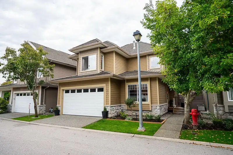 25 3363 ROSEMARY HEIGHTS CRESCENT - photo 2 of 40