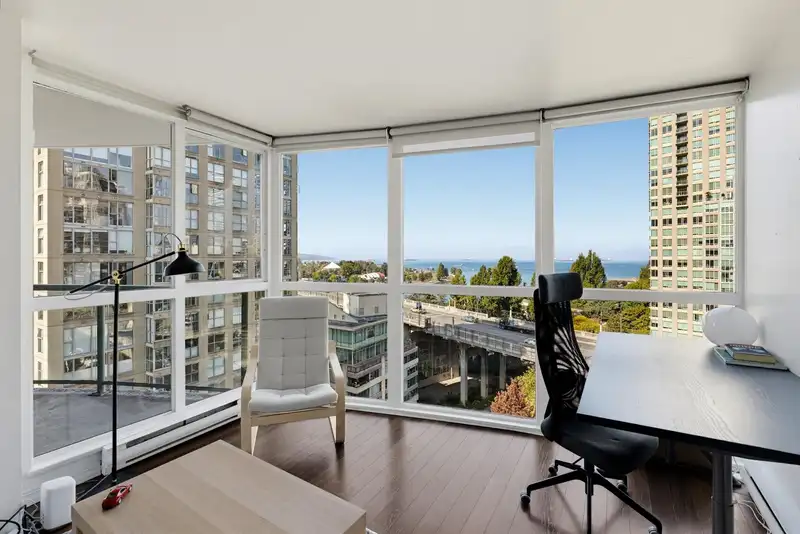 1401 907 BEACH AVENUE - photo 3 of 39