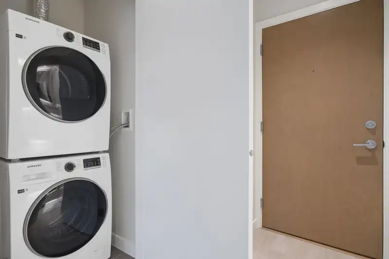 516 110 E 17TH STREET - photo 2 of 6