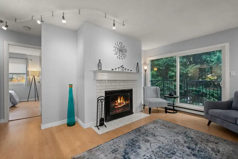 307 620 BLACKFORD STREET - photo 1 of 22