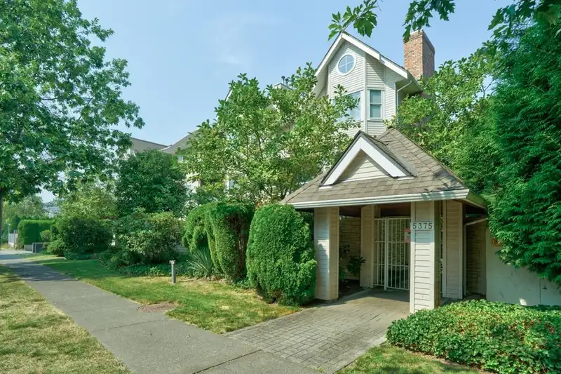 307 5375 VICTORY STREET - photo 2 of 40
