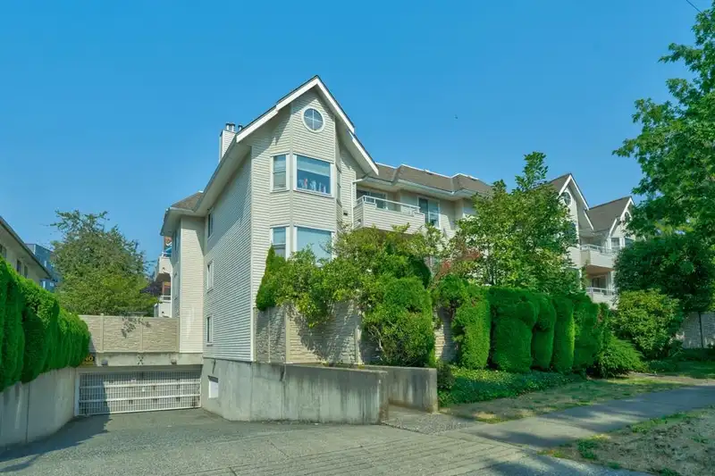 307 5375 VICTORY STREET - photo 3 of 40