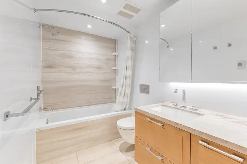 100 1561 W 57TH AVENUE - photo 4 of 23