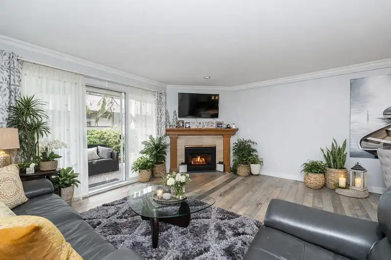 104 1441 BLACKWOOD STREET - photo 4 of 13