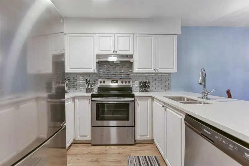 112 7505 138TH STREET - photo 4 of 9