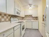 403 10698 151A STREET - thumbnail 3