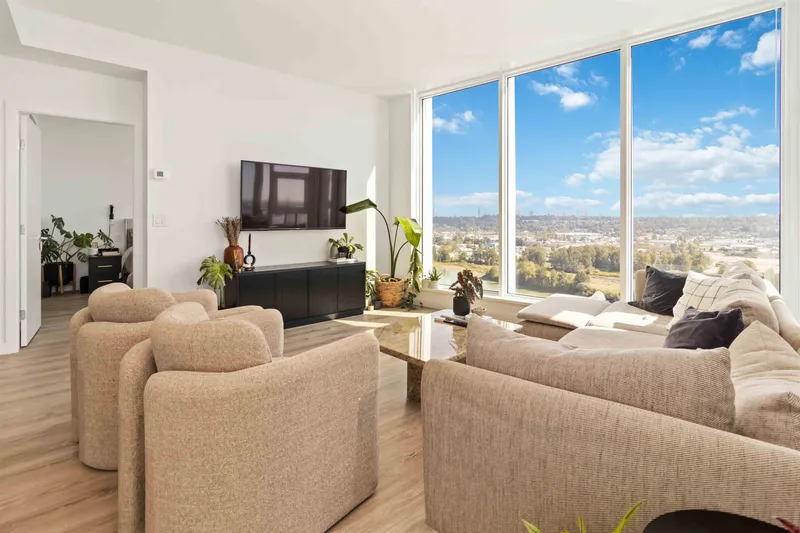 2508 680 QUAYSIDE DRIVE - photo 3 of 25