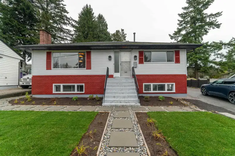 15082 BLUEBIRD CRESCENT - photo 1 of 38