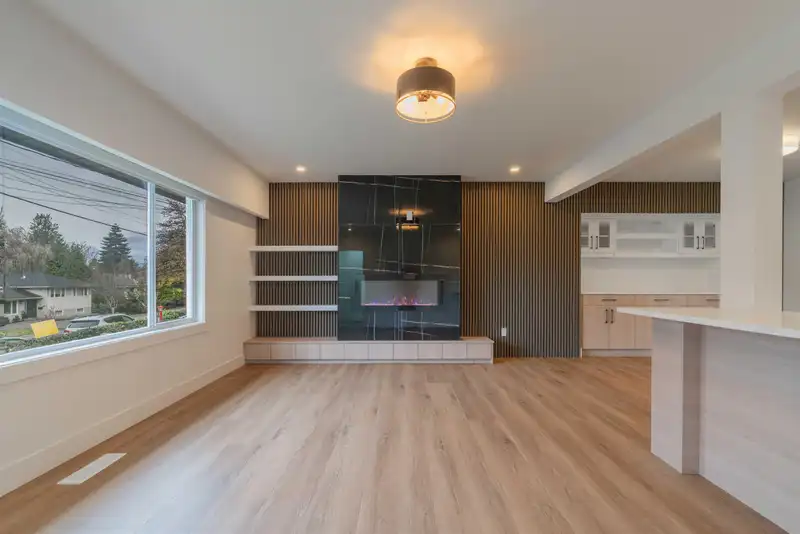15082 BLUEBIRD CRESCENT - photo 3 of 38