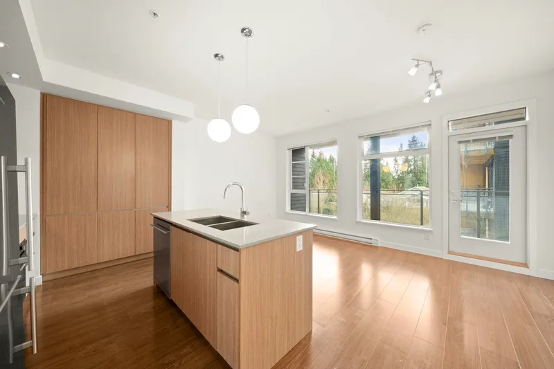 320 516 FOSTER AVENUE - photo 1 of 25