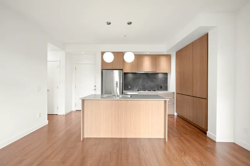 320 516 FOSTER AVENUE - photo 4 of 25