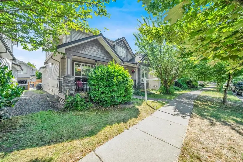 7032 195A STREET - photo 2 of 40