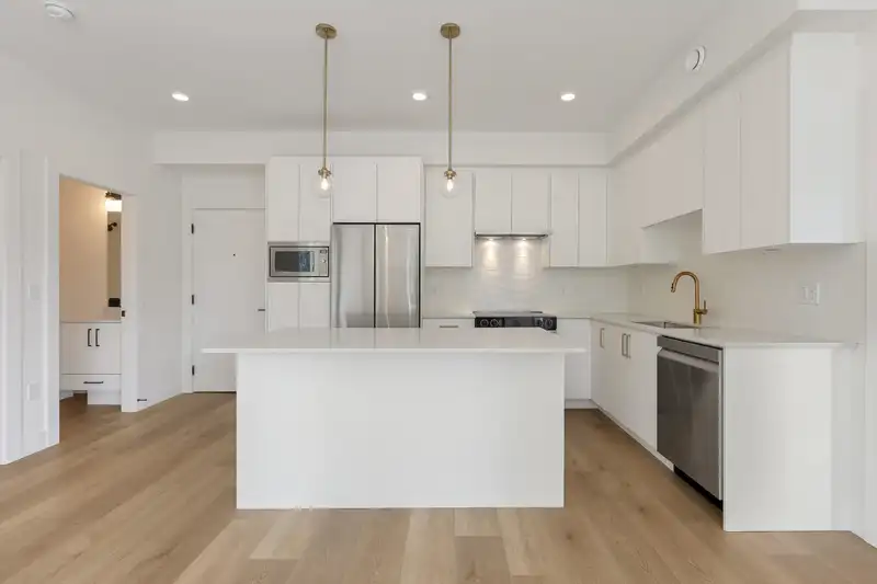411 20286 72B AVENUE - photo 2 of 30