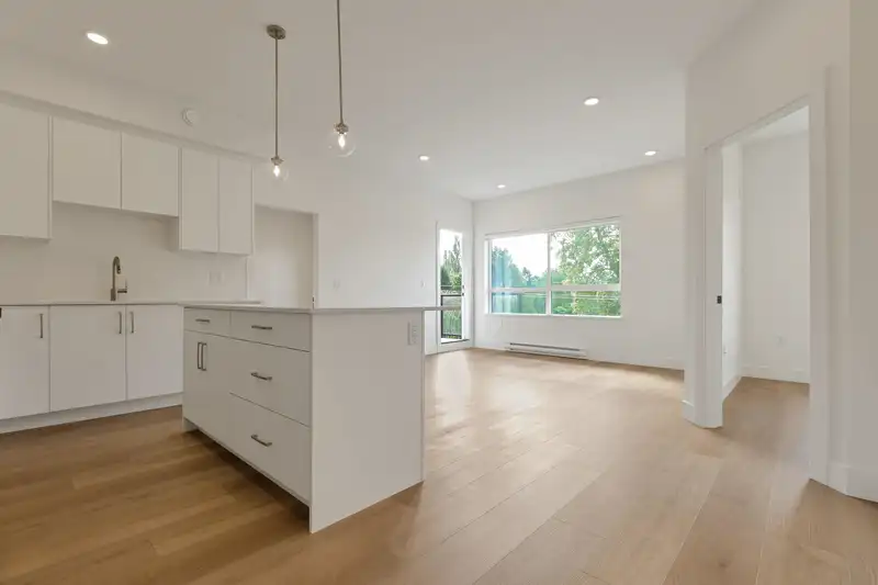 411 20286 72B AVENUE - photo 3 of 30