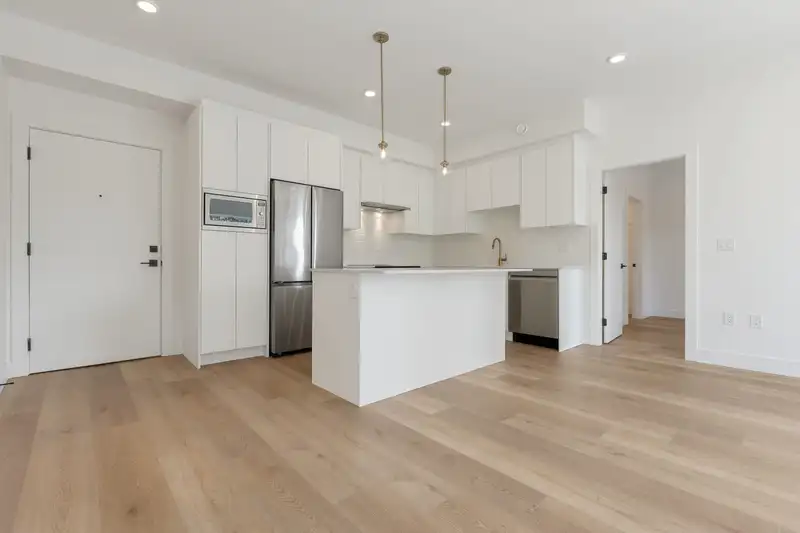 411 20286 72B AVENUE - photo 4 of 30